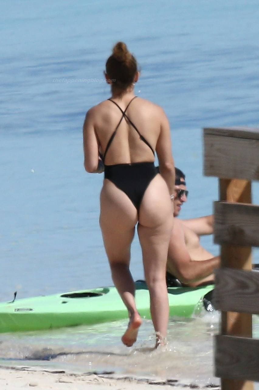 Jennifer Lopez de vacaciones culo enorme